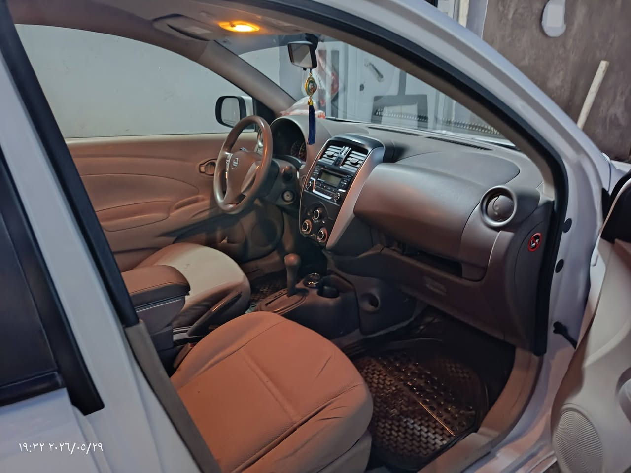 السلام علیکم نيسان صني هندي مديل 19 سنوية 29 رقم اربيل السياره بيها تكحيل بسيط السعر 100 وبيها مجال المكان نجف 
رقم الهاتف ***********
