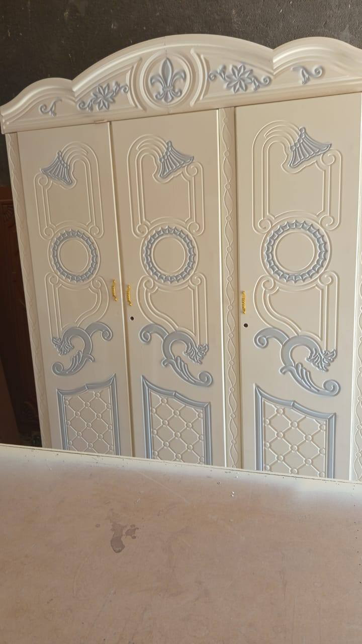 كنتور أبو ثلاثه نظيفه وجاهز السعر ١٩٠ ألف العنوان ذي قار قضاء الغراف قرب علوة الأسماك ***********
