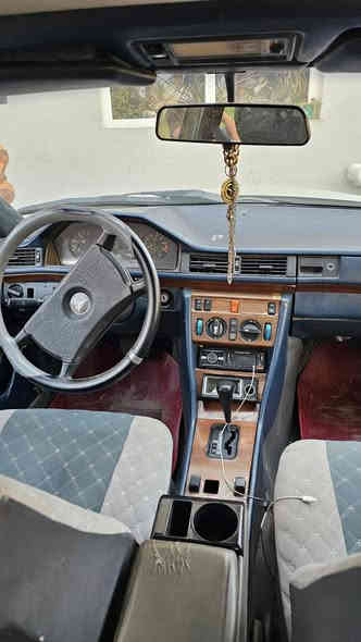 السلام وعليكم
مارسدس للبيع
كير محرك مكفول مكينة 2500
تبريد ثلج تدفئه شغال

صدر امامي خلفي 
تخم تاير
السياره خير من الله ماناقصها شي
رقم ديالئ
مكاني ديالئ شهربان
السعر 55وبي مجال
الاتصال ***********
مكلف بلنشر
