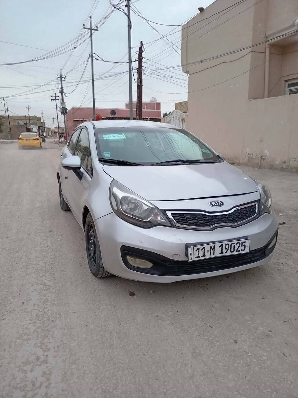 كيه ريو مديل 14 امريكي حادثه بس بنيد مصلح نفسه وملاولين جاملغ ويااا رقم بغداد تحويل مباشر مكينه 1600 ماشيه 170 السياره نظيفه جدااا كل نقص مابيه جاهزه من كلشي السعر 81 اي استفسار ***********
