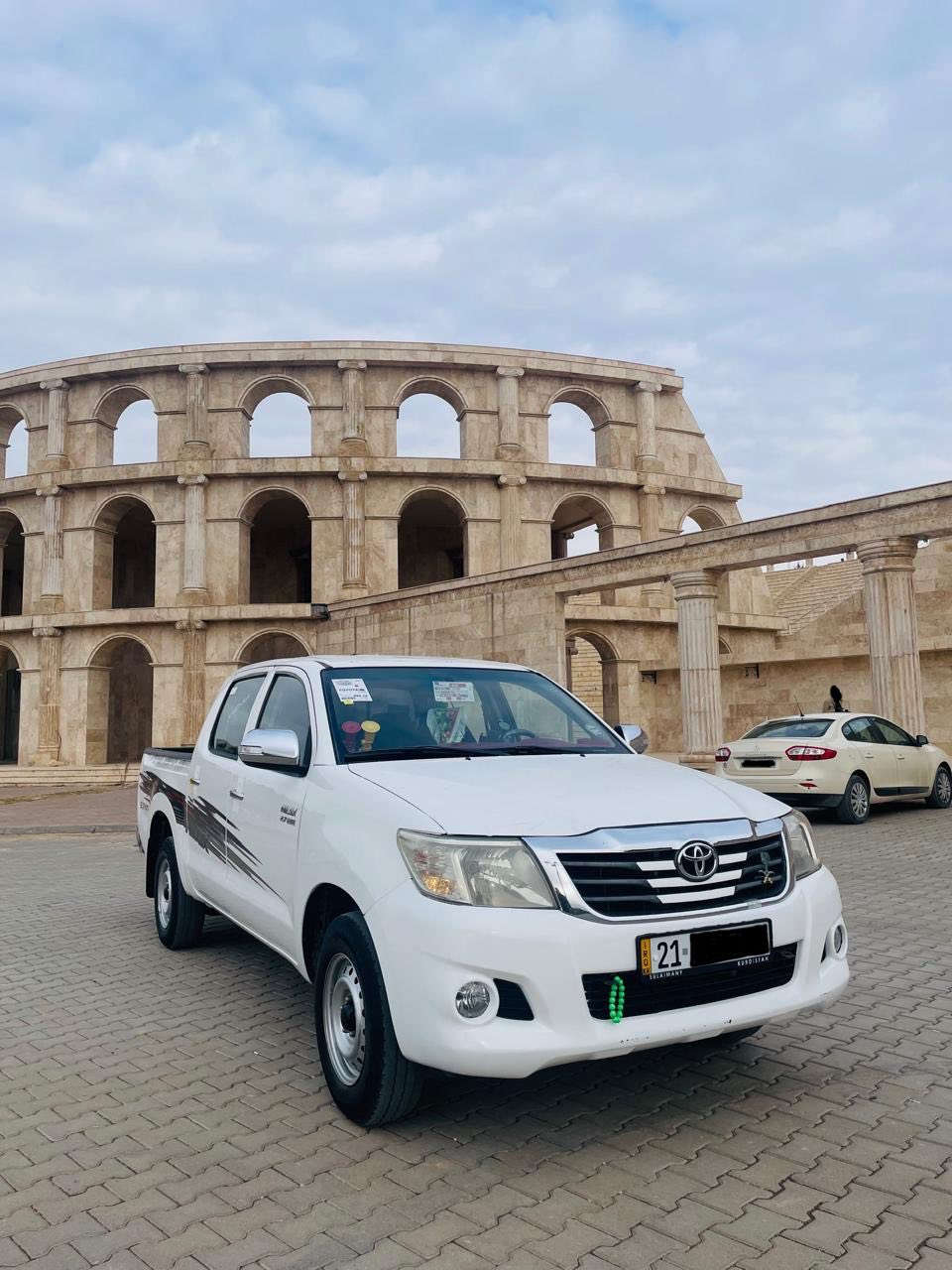 تيوتاهايلوكس 2012 مكفولة 
ماشي 150 الف و مكفولة 
گيرو محرك مامفتوح 
بدون صبغ وبدون ضربة و بدون تبديل 
گيرعادي و رقم سليمانية 
مكان سيارة بل سليمانية 
سنوي جديدة اله 2029
تخم تايرات جديد 
سيارة مابيها مصرف كلها بلادي 
***********
