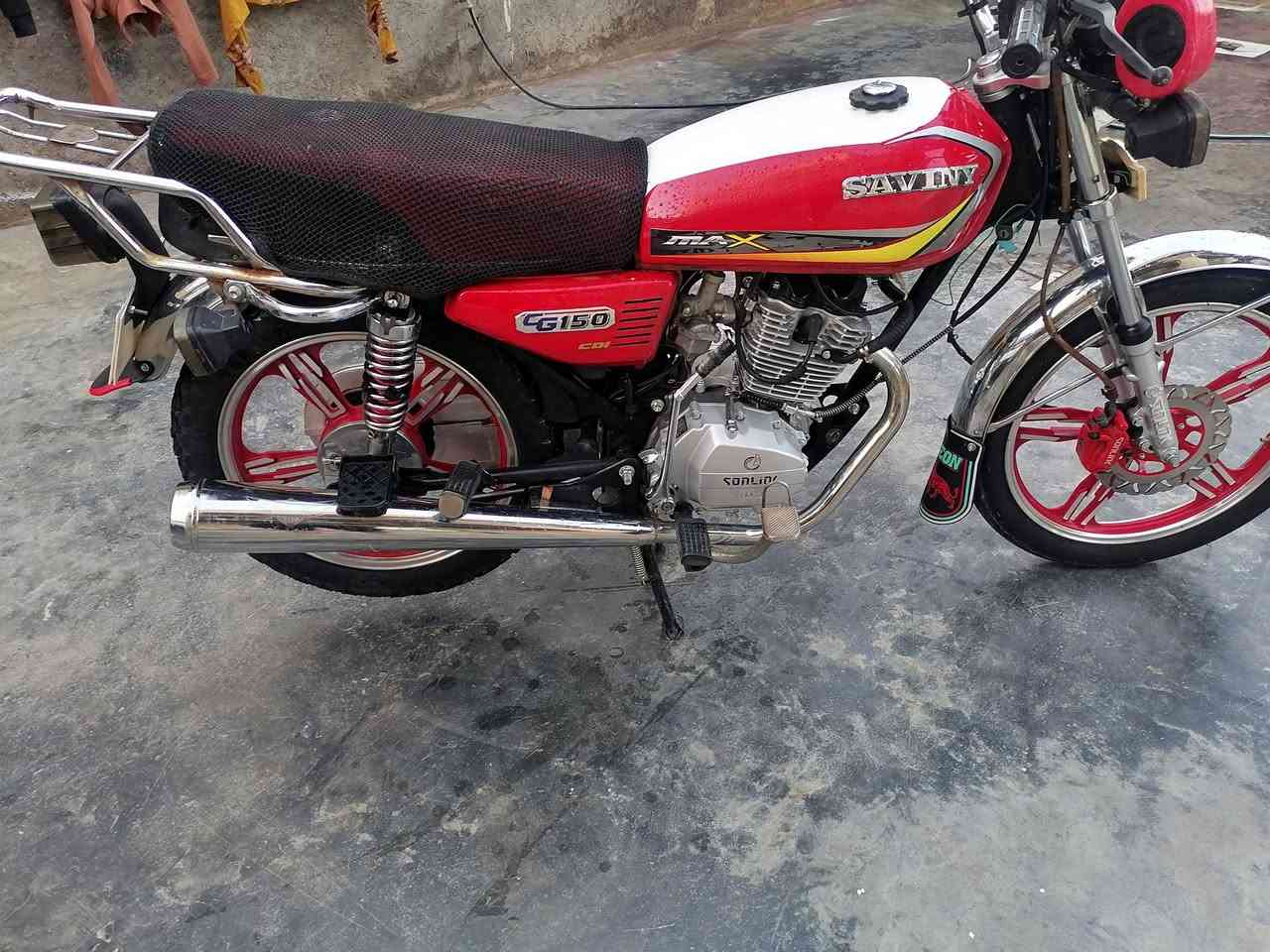 دراجه سولنك 2023 للبيع ويرهم مراوس حسب القناعه محركه ما مودوده عليه سبانه  دراجه ممكاني القائم حصيبة *********** ملاحضه الدراجه بل واقع احله من الصوره
