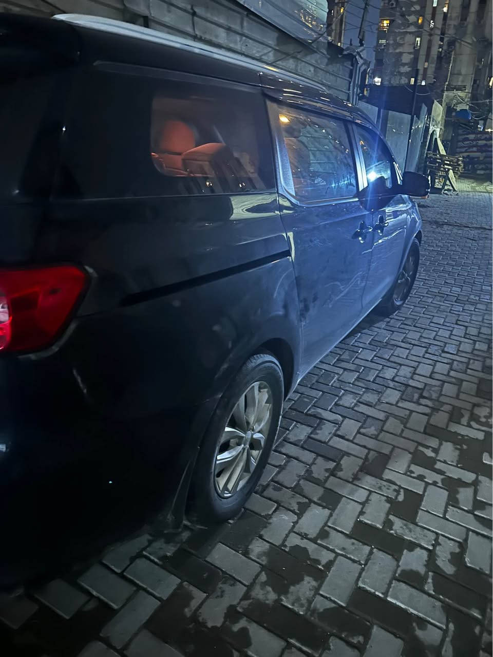 كيا سيدونا موديل 2020 سيارة بيها باس جاملغ صبغ بدون دواخل 
سعره 200 ورقا بيها مجال بسيط للشراي *********** بغداد, العراق
