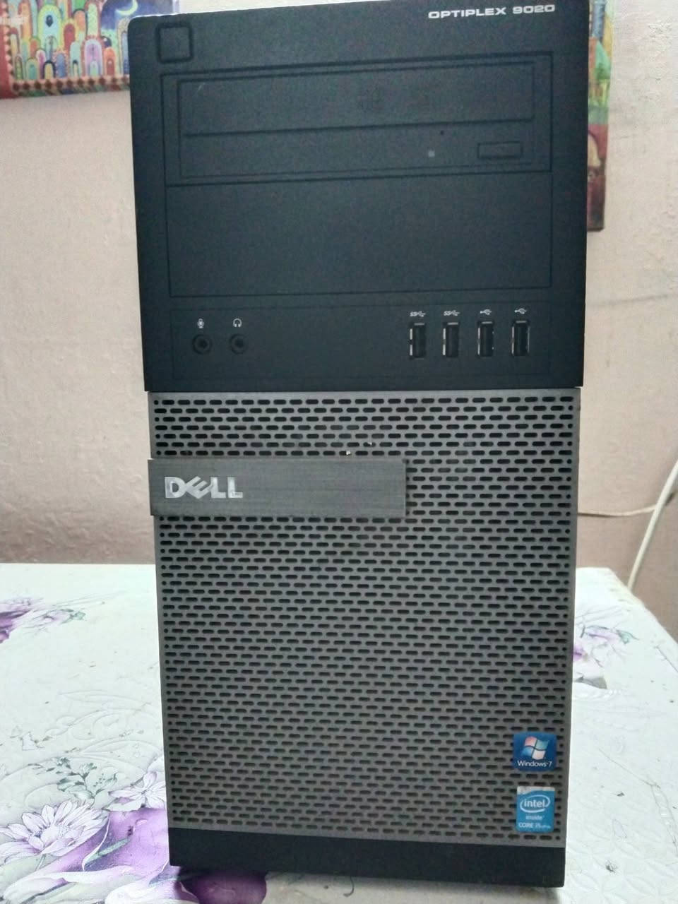 السلام عليكم 
حاسبة دسكتوب سستم انتل كور 5 جيل الرابع مستعملة نظيفة للبيع من شركة Dell 9020
.....
السعر 200 ألف دينار 
***********
عنوان بغداد زيونة 
البيع بضمان الفحص 
لا يتوفر توصيل 
......
ملاحظة 
كيس فقط بدون أي ملحقات 
كيس فقط بدون أي ملحقات 
.....
المواصفات 
معالج انتل كور 5 جيل الرابع رقم المعالج 4670
كارد شاشة 4 كيكا AMD RX 550 GDDR5 
هارد 256 كيكا للنظام والبرامج SSD 
هارد 160 كيكا للالعاب والتخزين HDD 
هارد 500 كيكا للالعاب والتخزين HDD 
رام 16 كيكا جديد 8+8 تردد 1600 DDR3 
مذربورد جيل الرابع Dell H81 DDR3 
مشغل اقراص ديفيدي DVD 
.....
الحاسبة تعمل على نظام وندوس 11 وتحتوي على أكثر من 60 لعبة طور القصة اوفلاين مع لعبة ببجي موبايل اونلاين 
......
مع جزيل الشكر لإدارة المجموعة
