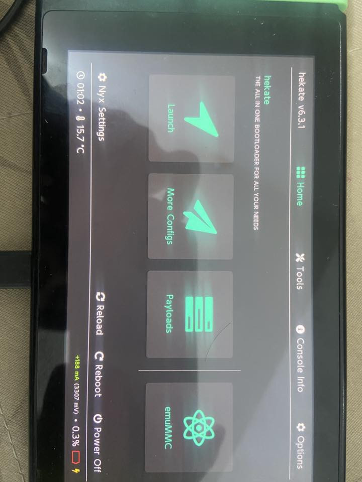 السلام عليكم 
نتيندو سويتج lcd للبيع او مراوس بأكس بوكس سيريس اس او بلي 4
نتيندو مهكر نظامين بيه هواي اللعاب وتكدر تنزل عليه اللعاب 
يجي وياه جويستك اضافي وجويكون اضافي
السعر 250 وبيه مجال يوجد توصيل محافضات
للتواصل واتساب على الرقم ***********
