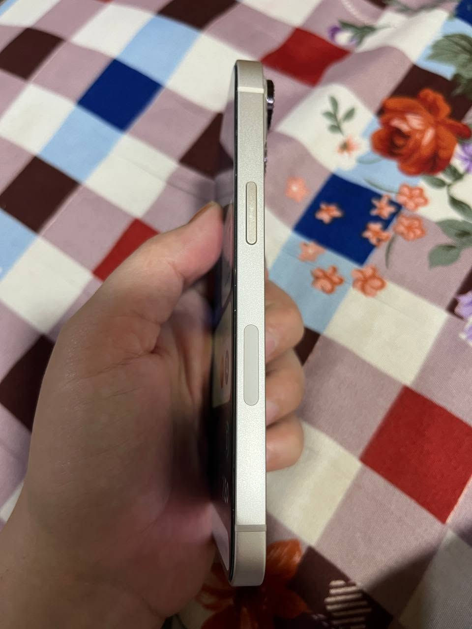 السلام عليكم 
اعادة نشرر

متوووفر للبيع

              

📱ايفون 13 عادي

🤍 لون ابيض 

 💾 ذاكرة 128

🔋 نسبه البطارية 84

📞 تك سيم كارت

فول نضافه شرط مامفتوح جهاز كله بلادي
السعر400


**إذا كنت صاحب هذا الإعلان وتريد حذفه لأي سبب، رجاءا أرسل رسالة إلى الدعم الفني**