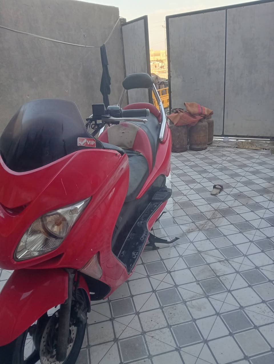 اسلام عليكم
فورزة صفر9

الدراجة خير من الله رون واحد ونص 

الدراجة نضيفة ونضف من الصورة 

سعرهة 600وبيهة مجال للشراي 

عنوان ناصرية حي الفداء 

رقمي ***********
