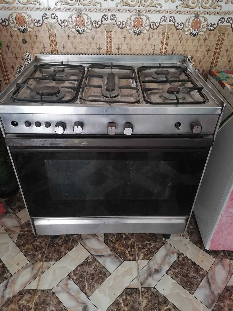 طباخات شغالات ثنينهن تنور باب اول حديد ثقيل نقصه بس منضم ابيع شلع لئن مكان ماعندي ومجال ماعندي ابيعهن شلع السعر ١٥٠ بعقوبه الرحمه قرب جامع صهيب الرومي ***********
