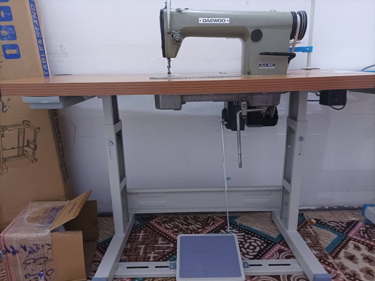 سلام عليكم مكينه دايو ياباني نضيفه نضافته تسعين بل ميه الميز جديد بلكارتون وماطور كاتم بلكارتون الي يحب يقتنيها يدلل سعره300الرقم ***********
