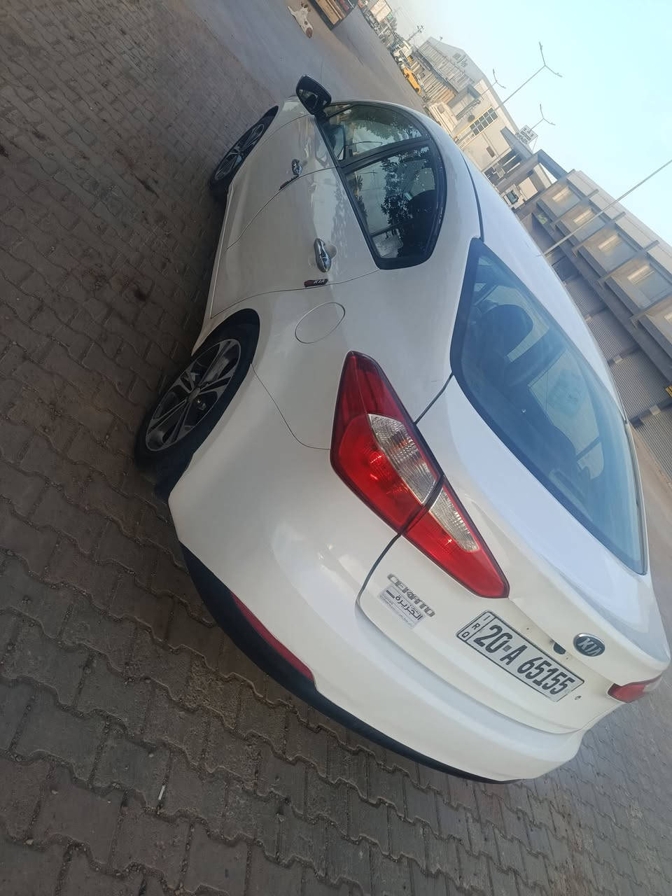 سلام عليكم كيه سيراتو موديل 2015 رقم ديالى نكليزي بسمي سياره كلين عدا بونيد مبدل فقط كير مكينه بشرط حداديه جديده كهربائيات كله شغاله مابيه نقص سعر 115 بيه مجال عنوان ديالى خانقين ***********
