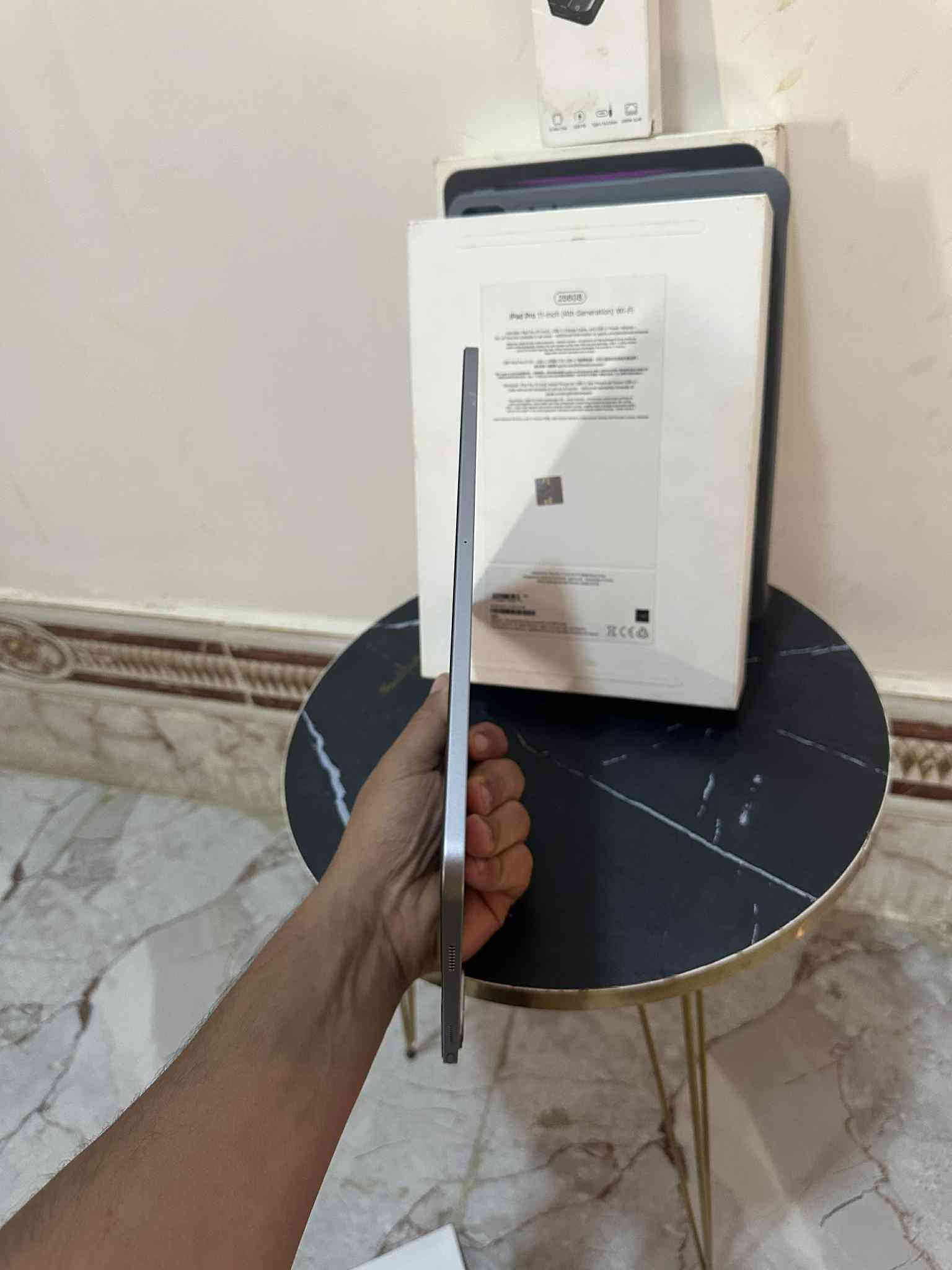 أيباد برو حجم 11 انج m2
اصدار الايباد 2023 نضافه الجهاز ١٠٠٪ يعني شخط مابي 
الجهاز جديد ونضيف لا داخل صيانه ولا مفتوح ولا ملعوب بي ع الفحص وين ميعجبك افحص مشحون 160 مره البطاريه 99٪ الذاكره 256 ببجي 120 فريم كامل 
السعر 675 المكان الحله فقط بيع بدون مراوس 
بي فقط فطور ب الكلاسه مماثره ابد مأشره بالصوره ضمان 3 ايام اي مشكله بي يرجع غراضه كامله كارتون وشاحن وكيبل ولاسق وكفر كيمنك مال العاب خاص وسماعه وادابتر شرط اصليات كل هذني وي الايباد
***********
