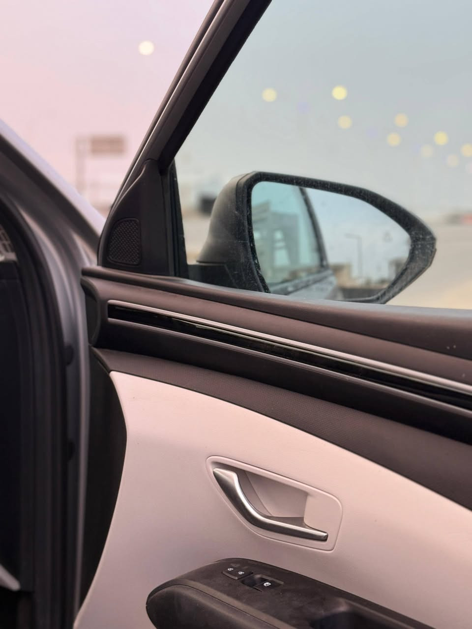 السلام عليكم ورحمة الله وبركاتة
توسان 2024 رقم شهداء قادسية وكالة بأسم المشتري 
ضررها جاملغ موضح بالصورة 
مواصفات
ــــــــ رادار
ــــــــ تحديد مسار
ــــــــ اوتو هولد
ــــــــ جنطة شفط
ـــــــ نقطة عمياء
شاشة كامرة زجاج اوتو تشغيل عن بعد بصبة ابواب مخفية نضام تصادم  محرك 2500 كير AT ماشية 40 مايل قابل للزيادة مكاني السماوة الرميثة *********** السعر المطلوب 185 وبيها مجال ( بيع او مراوس حسب القناعة) آسف ع الأطالة
