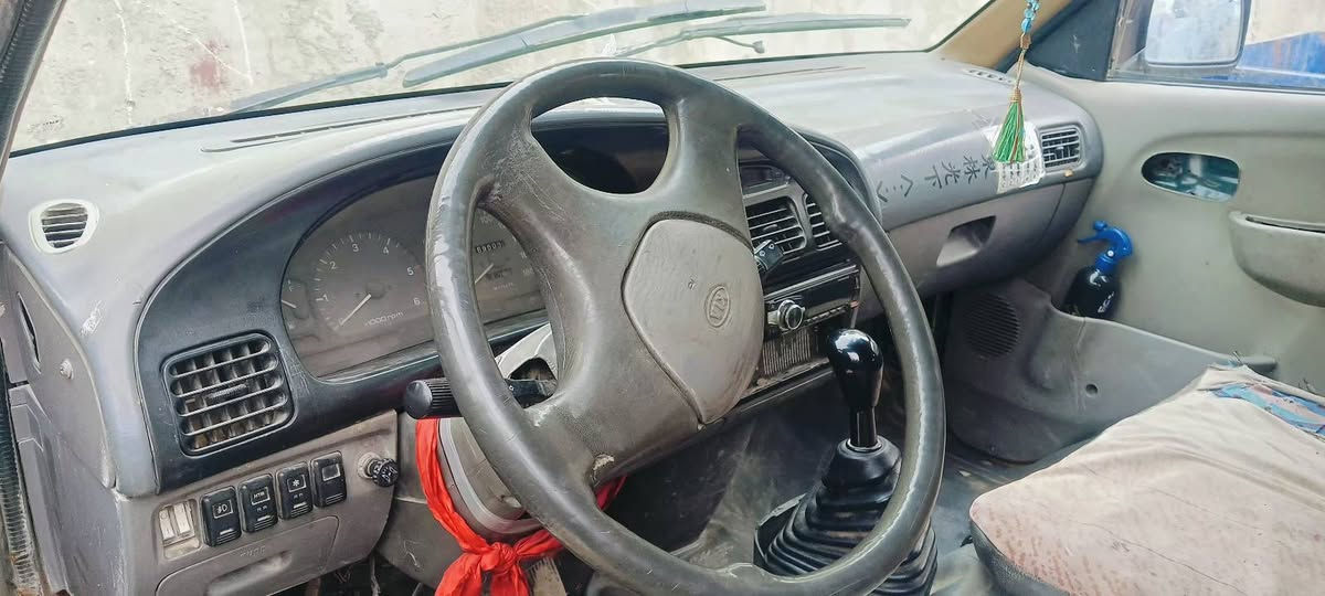 السلام عليكم بريجو للبيع96 رقم انجليزي ماكينه خير من الله حداديه زينه تخم تاير مكان نجفا ما متواجد على الفيس سعر خاص ***********
