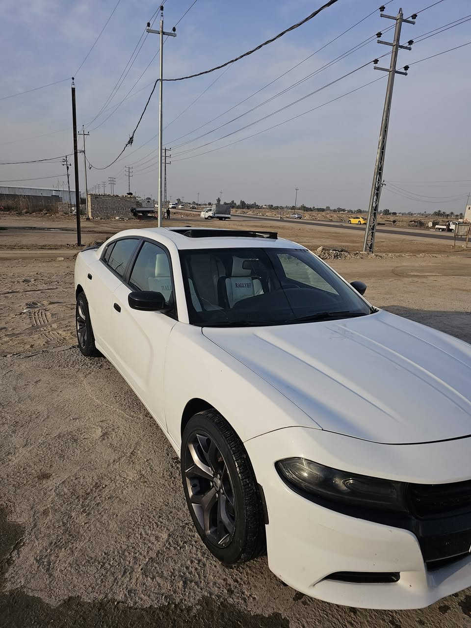 سلام عليكم جارجر 2017  أمريكي رقم شمالي بسمي صبغ جاملغ وبنيد فقط فول موصفات فتحه سقف كشن جلد شاشه كامره مكينه وكير مكفولات شركه شرط تبريد قطعتين بصمه أبواب تشغيل عن بعد ماشيه ٩٦ سعر 170 وبيه مجال ***********
