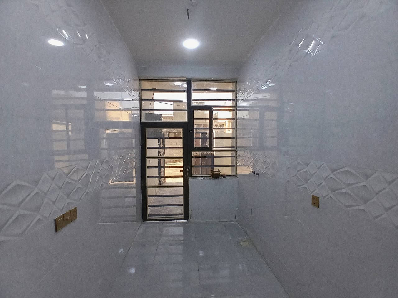 مشتمل لبيع طابو زراعي سند 25مرقم من قبل البلديه نزلتة علا غريب بنا طابوق مساحه 100يتكون من قرف نوم مطبخ استقبال هول صحيت داخليه وخارجيه السعر المطلوب 44وبي مجال للشراي الاستفسار مراجعه مكتب دلالية حسن البيضاني ***********
