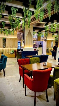 مطعم وكافي للبيع بسعر مناسب التفاصيل  07723266601