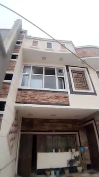 بيت مساحته 200م البيت متكون من ٦غرف نوم و٤صحيات ومطبخ حار وبارد واستقب...