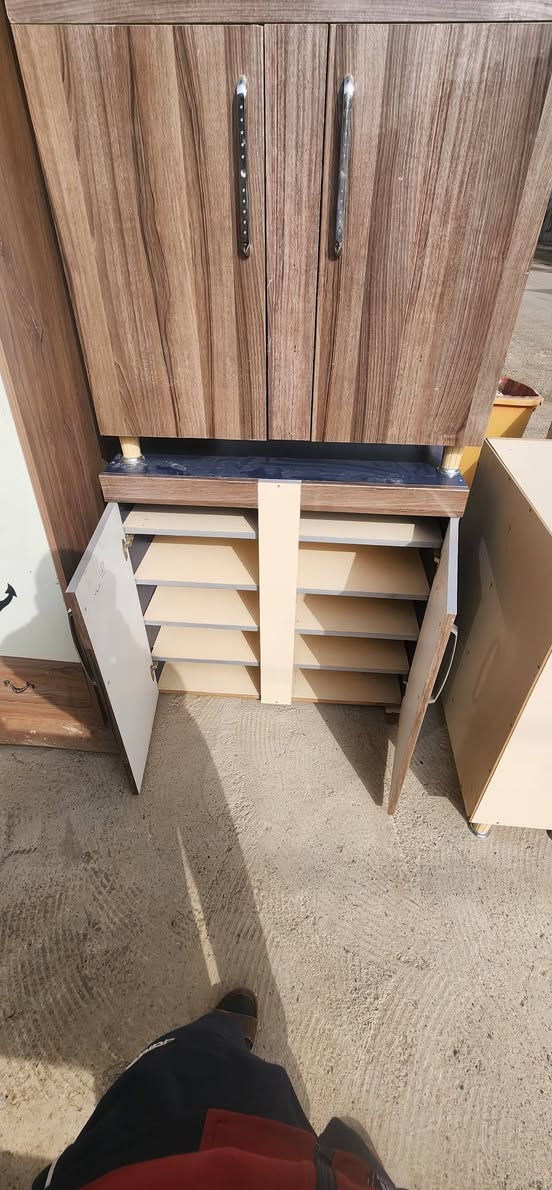 للبيع وباسعار مناسبة كل قطعة وسعرها
يوجد توصيل  ....
واتس اب  ***********
