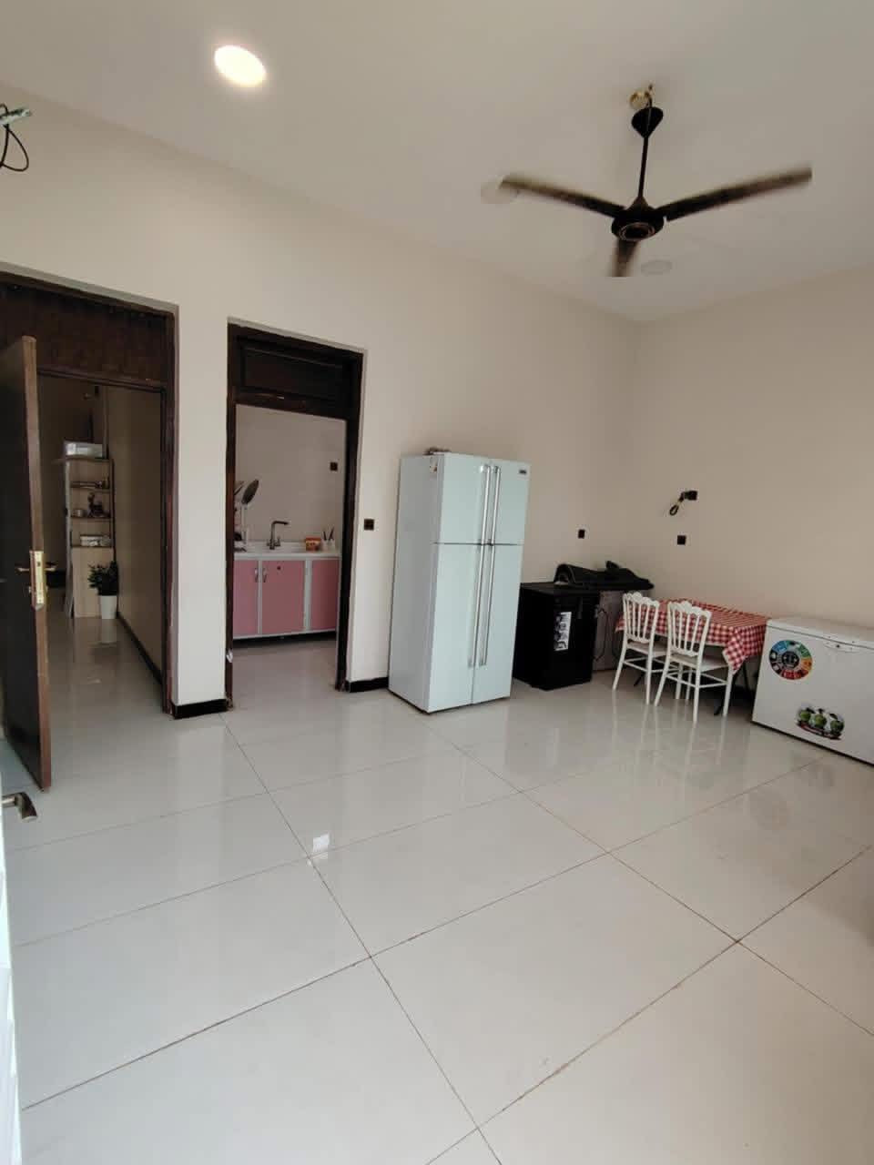 بيت للبيع
حي منصور نزله علوة السيد 
مساحه 350
طابو زراعي سند 25
بناء درجه اولى
البناء
استقبال ضيوف
استقبال نساء
غرفتين نوم في الاطابق الارضي
مطبخ حار 
مطبخ بارد
هول
حمامات داخليه مع منزع
الطابق الثاني غرفه + بيتونه

حمامات خارجيه +منزع
كراج سياره
حديقه 
مساحة البناء تقريباً 250
للستفسار
***********
