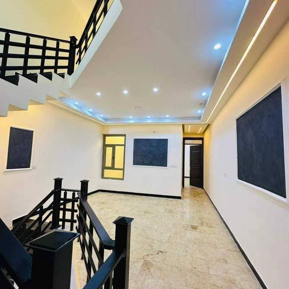 أشتغل صباغ بيوت تصليح بياض صبغ وجهات بنايات عاليه تغليف وراق جدران طلس ستان شغل مرتب ونضيف من @بغداد***********
