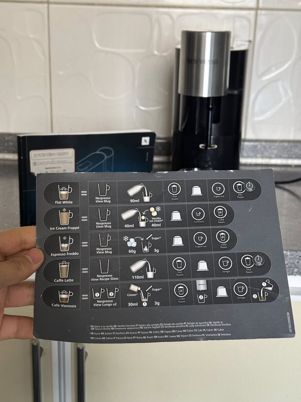 مكينة قهوة ☕️
☕ للبيع: ماكينة قهوة Nespresso Atelier (الأصلية)

(ملاحظة ): المكينة بالة اصلي فرنسي طلعت بدون كارتون و كل غراضها كاملة الكتلوك كاملة .  
لعشاق القهوة المختصة والـ Latte Art، الماكينة الأذكى من نسبريسو اللي تسوي قهوتك بلمسة زر وحدة!
✨ أهم المواصفات والمميزات:
• نظام رغوة الحليب المباشر: الماكينة بيها "خفاقة" مدمجة تخفق الحليب مباشرة بداخل الكوب (حار أو بارد)، يعني ما تحتاج جهاز (Aeroccino) خارجي.
• تنوع المشروبات: تكدر تسوي (Ristretto, Espresso, Lungo, Cappuccino, Latte Macchiato, Flat White) وحتى الـ Iced Frappé والقهوة المثلجة.
• تدعم الحليب النباتي: الماكينة مصممة حتى تضبط رغوة حليب اللوز، الصويا، والشوفان بكفاءة عالية.
• سهولة التنظيف: الخفاقة تنفصل بسهولة وتغسلها، والماكينة بيها نظام تنبيه للتنظيف والترسبات.
• تصميم أنيق وعصري: تصميم نحيف (Slim) ما ياخذ مساحة بالمطبخ وشكله جداً فخم.
• ضغط 19 بار: لضمان استخلاص القهوة مع "كريمة" غنية ومثالية.
📋 الحالة:
• الماكينة نظيفة جداً بنظافة 98‎%‎ (مثل ما موضح بالفيديو و الصور).
• كاملة مع الكتالوج الخاص بيها.
📍 الموقع: [الموصل / الجانب الايمن ] لا يوجد توصيل ❌ تجي للبيت تشوفها و تشغلها و تستخدمها وإذا غير الكلام و النظافة و الترتيب مالها كروتك على حسابي 

💰 السعر: [ 150 الف] قفل بدون عمولة أو (للاستفسار مراسلة الخاص) حياكم الله ❤️


**إذا كنت صاحب هذا الإعلان وتريد حذفه لأي سبب، رجاءا أرسل رسالة إلى الدعم الفني**