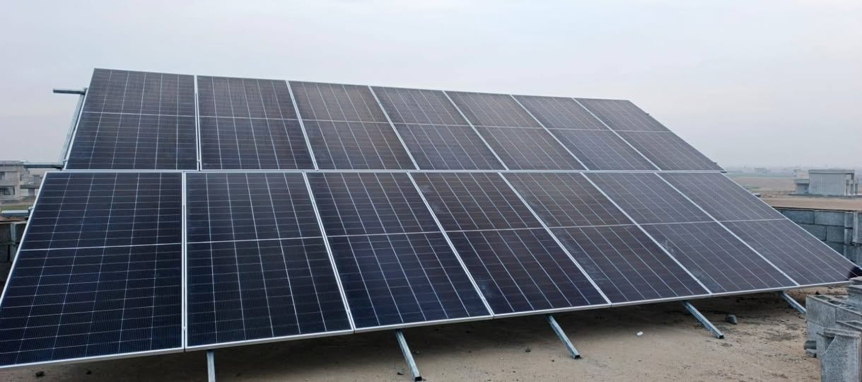 #عروض مميزة مع تخفيضات هائلة

تم بفضل الله تجهيز و  تنصيب منظومة طاقة شمسية لمنزل ابو رواد العبيدي 

قضاء الحويجة
#قريةـشميط
         

14 الواح لونجي ٦١٥ واط
2 بطارية ليثيوم 16 كيلو واط
انفيرتر 11 كيلو واط 

 م. عامر البشير
***********
حارث البشير 
***********
د. جاسم الحسن 
***********
م. بلال طالب 
***********
