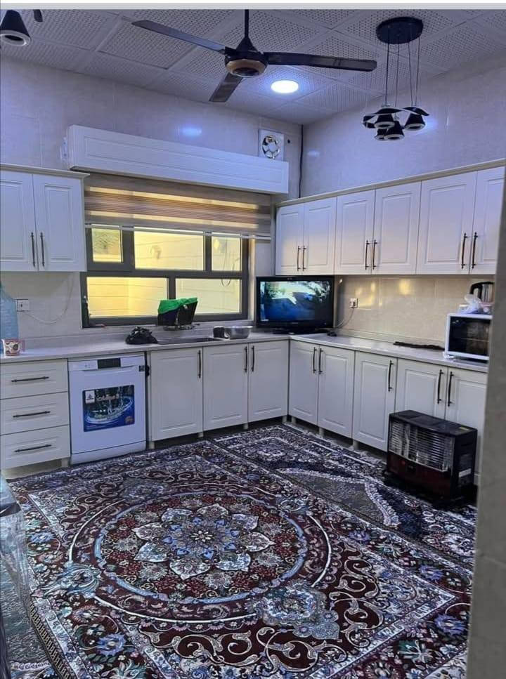 دار للبيع العنوان خانقين أمام عباس قرب 
كلية بلاد الرافدين المساحة ١٩٦متر بناء 
حديث طابقين استقبال وصالة ومطبخ
 حار وبارد وغرفتين نوم 
 طابق الثاني غرفتين نوم وصحيات 
بناء طابق الثاني طابوق صنف العقار زراعي 
للاستفسار مراجعة مكتب رابەر شارع المزرعة 
قرب جامع هداية ***********
