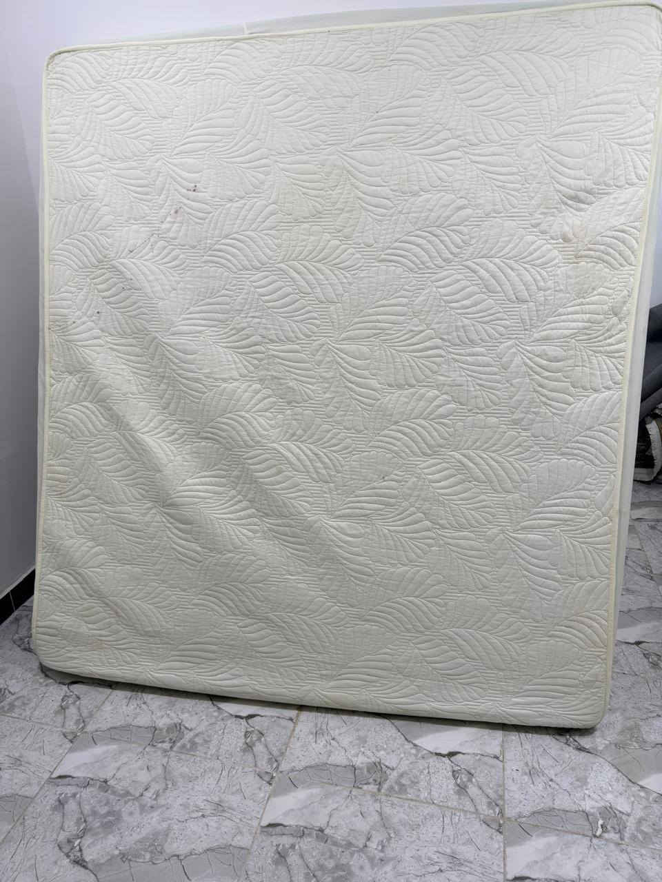 السلام عليكم غراض كلش نضيفه للبيع مكاني الدوره الطباخ 80 الف كله شغال ونضيف فريش المصري دوشك النوعيه الزينه سعره 100 ميز طعام جديد سعره 80 الف كاونتر وملحق هم جديد سعره 250 الف بي مجال ومبرده نوعيته الواحه ثلج برودته الله شاهد السعر 90 الف وعدي بنكات هم جدد وبراد مي ونواعم هم عدي الي يحب يتواصل ويايه على رقم بي واتس اب ‏‪***********‬‏ وغساله 17 كيلو سامسونك اصلي سعره 280 الف
