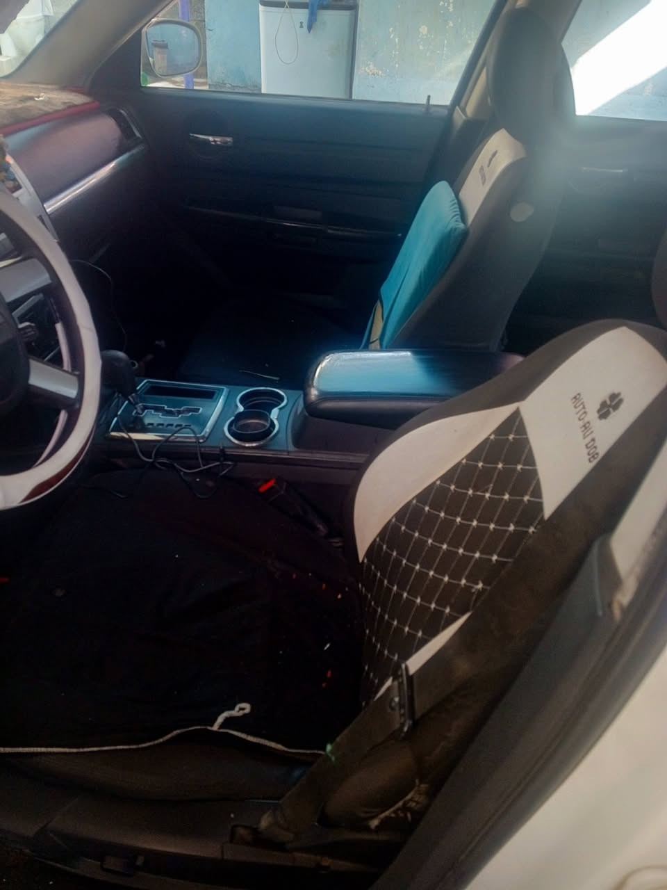 جارجر2009 بغداد الرقم الدولي باسمي  كير ومحرك بالكارتون وباسمي بيه 3قطع صبغ للبيع أو مراوس  حسب القناعه
***********
