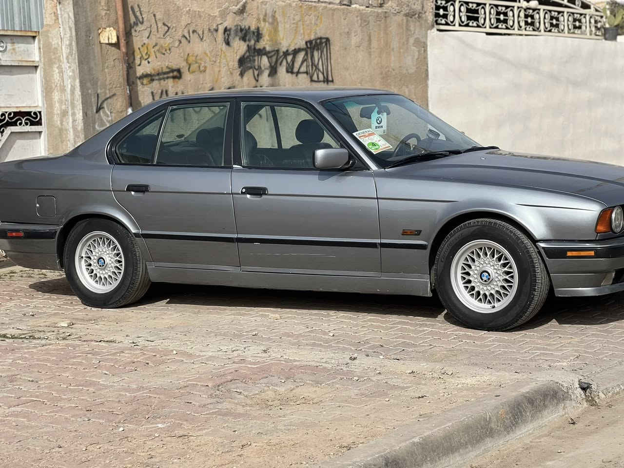 السلام عليكم 
525. موديل 95 
كير مكينه شرط بدون صرف وبخار 
4 جام كهربائي 
محرك ديجتال تدفئه تبريد  
سنويه جديده لحد 30 
وارد ياباني 
سياره نضيفه مال جناي نضافه فول 
مكاني كركوك 
شراي اتصل ***********
