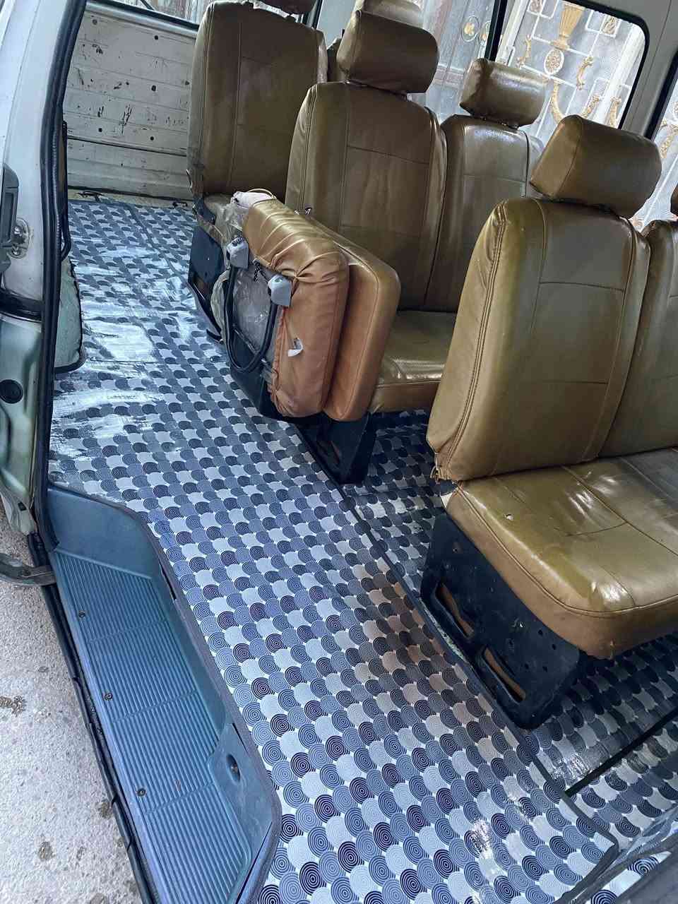 السلام عليكم
جنبي للبيع السيارة عدنا من الشركة لليوم عبري واحد ممصعدة بالشارع استخدام عائلي  تخم تاير جديد صدر جديد ياباني مال هايسة تبريد لاندكروز مكينة مكصوصة ٢٠ بيهة صبغ الحجل رقم الجديد مصفرة الكشن الخلفي والقلاب عندي انطيهن وياهة 

الاتصال ***********

السعر 70وبيهة مجال
