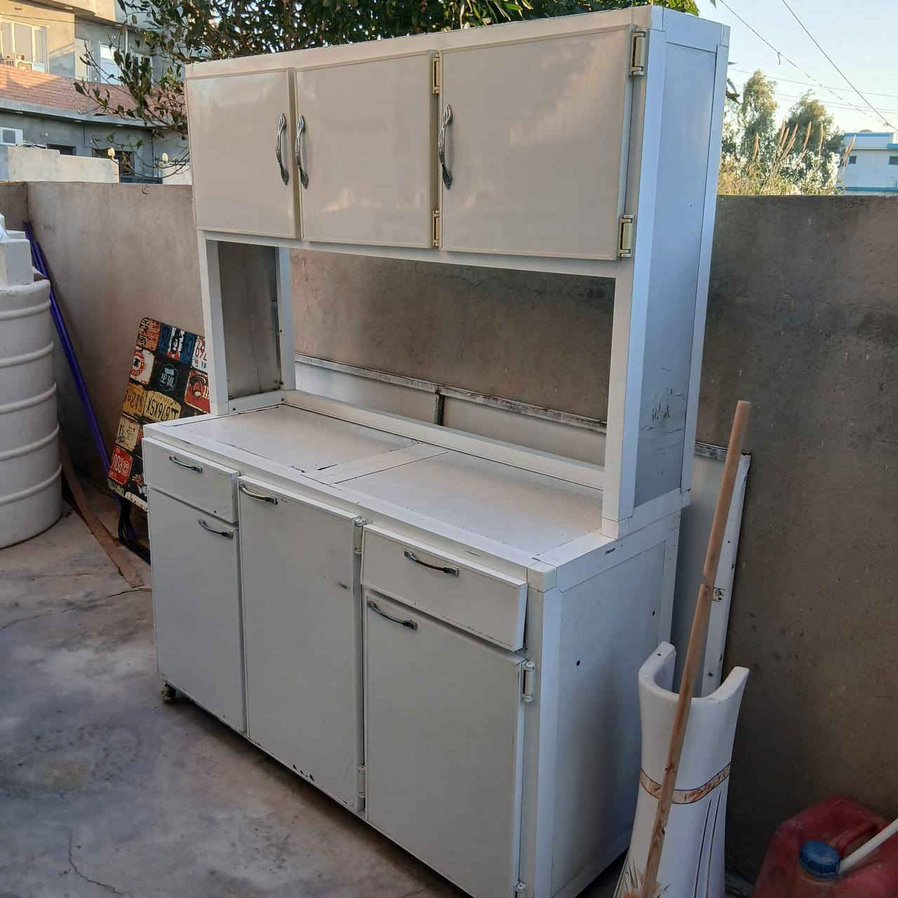 للبيع 
كاونتر 

كراسي جدد مامستعل 

مغسله هوه وغراضة كامل

مامتواجد عالفيس مكلف بالنشر 

***********
