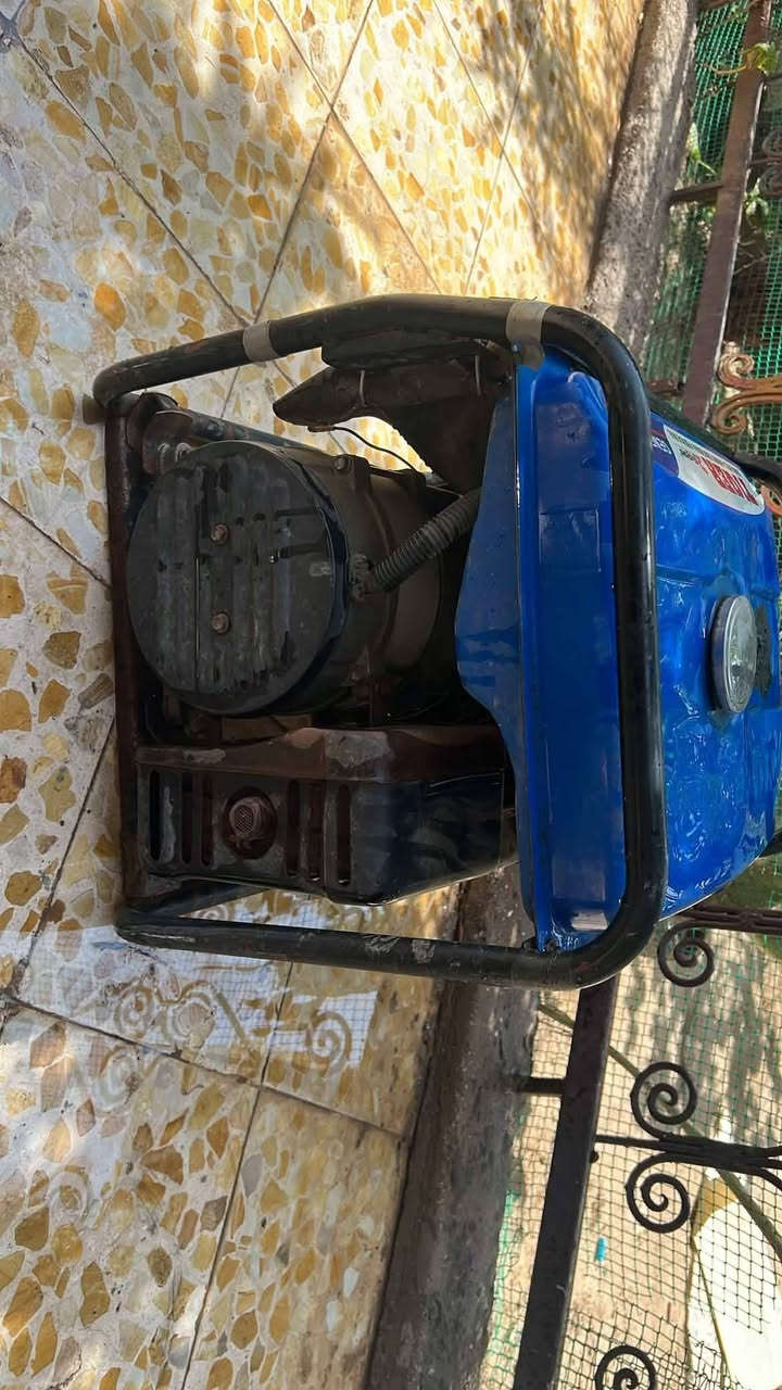 مولدة نمر (TIGER TG 2700) مستعملة للبيع
للبيع مولدة بنزين ماركة TIGER الموديل الشهير TG 2700، بحالة جيدة وشغالة.
​المواصفات
​الماركة: Tiger (تايغر/النمر).
​الموديل: TG 2700.
​المحرك: OHV Engine (اقتصادية بالوقود وعملية).
​المنافذ: تحتوي على منفذين تشغيل (بلاكات ثنائية) مع مقياس فولتية (Volt Meter) شغال.

​الحالة: نقص كابريتر. ...
نظيفة وشغالة وجاهزة للاستخدام

​السعر100الف دينار
المكان ميسان علي الغربي
​للتواصل ..***********
