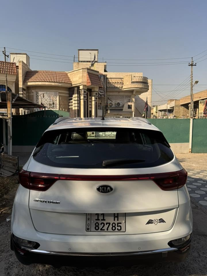 تحية طيبة 🤍 
كيا سبوريتج 2020 خليجي للبيع
* الموديل: 2020
* النوع: كيا سبورتيج
* اللون: ابيض
* وارد: خليجي
* المحرك: 2000 دوش
* ناقل الحركة: أوتوماتيك
* الممشى: 94 الف كم
* السيارة بحالة ممتازة، محركات وفحص كامل، ولا تحتاج أي مصروف.
* المواصفات: شاشة، كاميرا خلفية، حساسات, ويل كروم . 2 كشن كهرباء
السياره مكفوله ماعدا بيها شخط بسيط مامبين
العنوان📍: بغداد البلديات
السعر:193$ وبيها مجال بسيط 
للاتصال:***********
