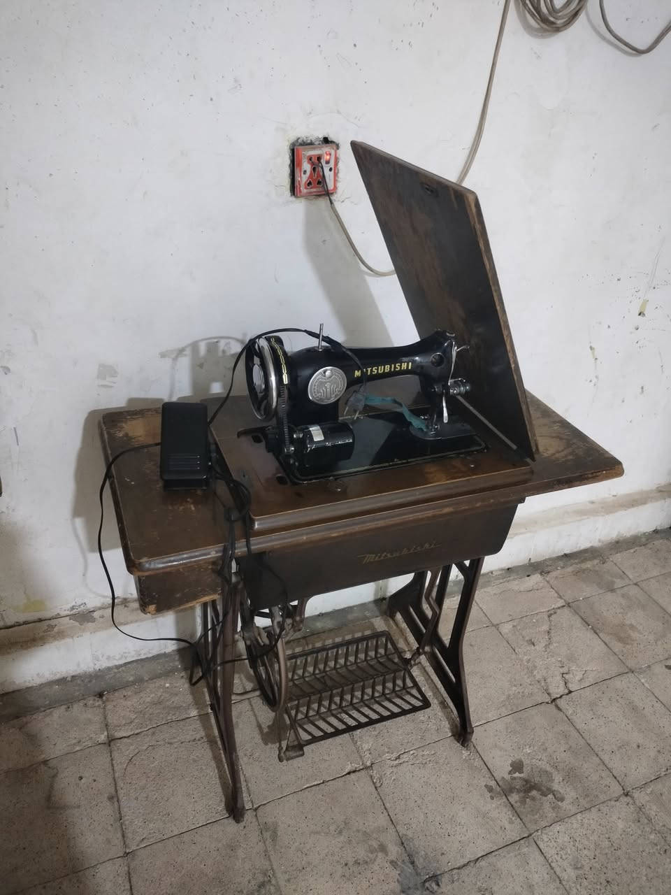 عربانه معوقين ما مستعمله ميز بلازمه صوبه اخت الجديده مكينه خياطه ع الفحص  .ديوانيه .الاسكان .مقابل المعهد التقني ***********
