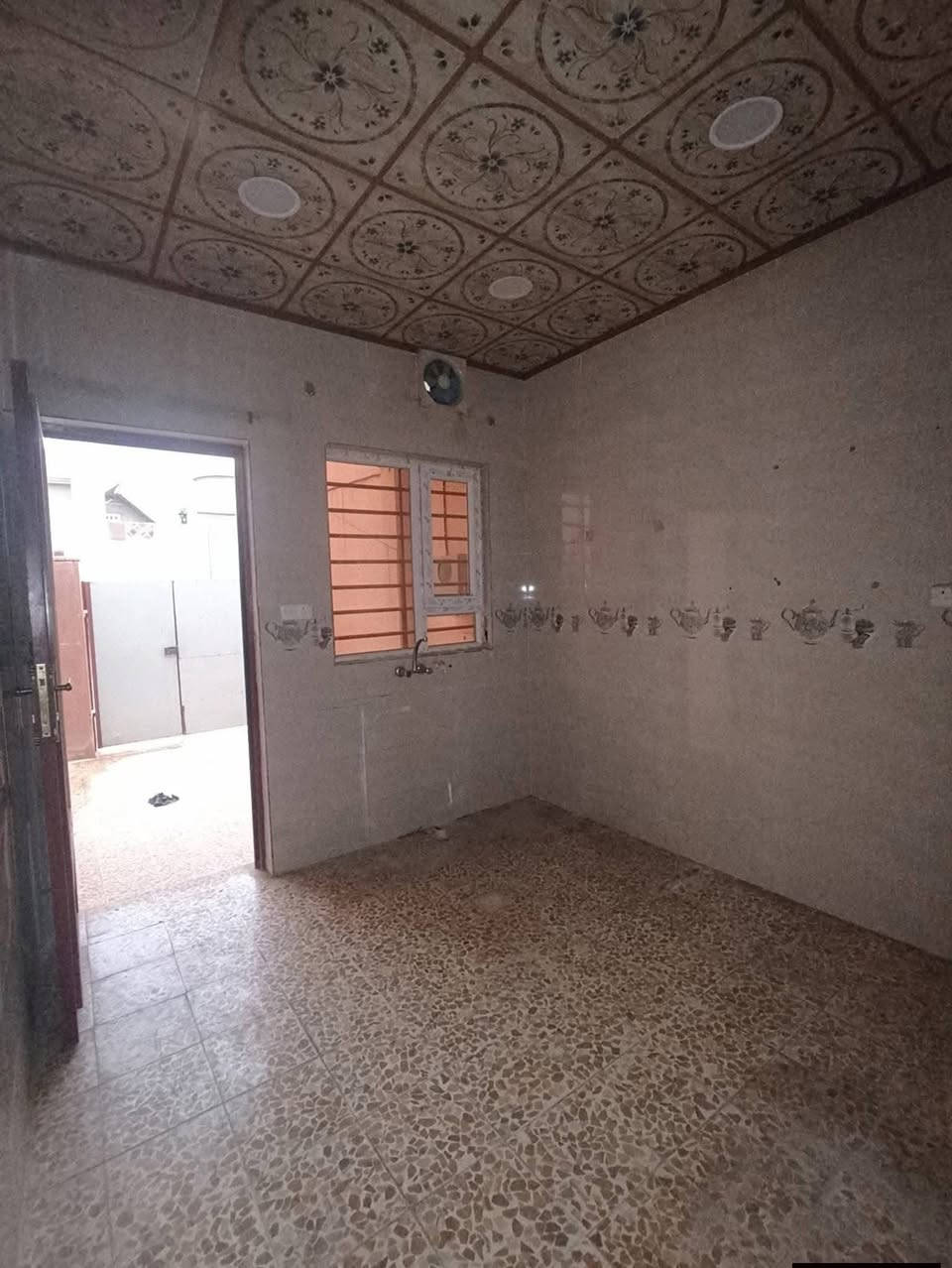 🏡 دار للبيع – السماح / الأساتذة
✨ بناء حديث 2021
📐 المساحة: 100 م²
📏 الواجهة: 10 م
🏠 طابق واحد
🔹 يتكوّن من:
• غرفتين نوم
• هول مريح
• مطبخ
• صحيّات
دار عملي وحديث، مناسب للسكن العائلي وبمنطقة هادئة 🌿
📞 للاستفسار والاتصال:
***********
***********
📍 أو زيارة مكتبنا:
حي السماح سايدين الاركان مجاور جامع طه
