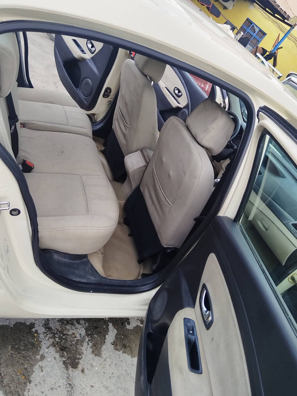 🚗 للبيع: رينو فلونس 2016 – مواصفات جيدة
محرك اقتصادي وعملي ١٦٠٠ 
كير CVT
شاشة معلومات (توضح الأعطال والتنبيهات)
تحكمات ستيرن
إشارات بالمرايا الجانبية
مرايا كهرباء
زجاج كهرباء
قفل مركزي + ريمونت
رقم بغداد 
🔧 ملاحظات:
السيارة بيها 4 قطع صبغ
🚘 السيارة استخدام يومي  تحويل مباشر 
💰 السعر: قابل للتفاوض للجادين
📍 الموقع: صلاح الدين  بلد
⚡ البيع مستعجل 
📞 للاتصال: ( *********** )
