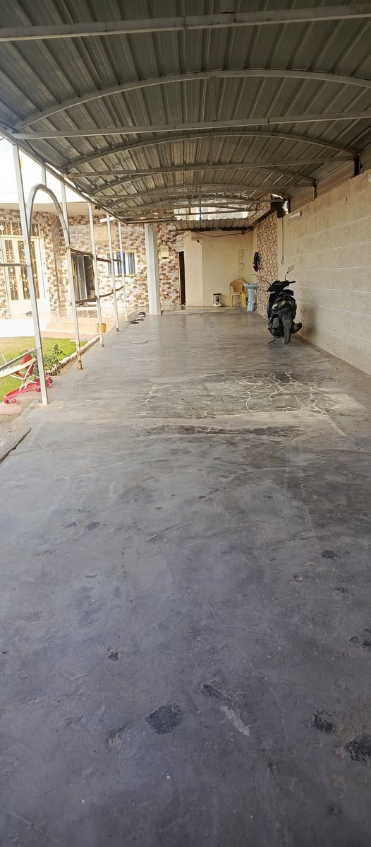 السلام عليكم ورحمه الله وبركاته اخواني الاعزاء يوجد بيت للبيع في منطقه البومحل  مساحة الكليه 500 متر طابو باسم زوجه  صاحب البيت حالياً  صالح للتحويل 
يتكون من غرفتين الاولى 6 طول 4 عرض 
والثانيه 5طول4 عرض  مع الاستقبال طول 7 متر مع العرض 5 متر  مع حمام داخلي وخارجي  مع صاله مع الكراج مع مطبخ خارجي صغير مع مطبخ داخلي    . والحديقه 275 متر   السعر (120مليون) وبي مجال 
يتوفر خط ماء وكهرباء  للاستفسار اكثر الاتصال على الرقم صاحب البيت  مكلف  بلنشر 

(‏‪***********‬‏)
