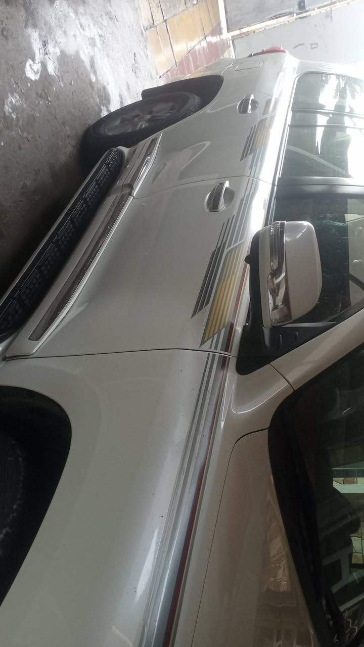 لاندكروزر موديل 2013 مكفولة كفالة عامة السيارة رقم شمالي السيارة من كير ومكينه  وحدادية مكفولات تخم تاير السيارة من تحكم ستيرن فورويل شاشه بلتوث فتحة لايت زنون بصمة أبواب كش كهرباء ثمانيةسلندر رادرات اربع جهات مري شفط اشاير بلمري زراك لايت حساسات خلفيه كامرة دوارة كشنات تتدفئة اشاير بلمري داخل صاج كشنات جلد ماشية 80 السيارة VXR مكان السيارة بابل خلف كراج الموحد معروضة ثلاث شدات وثمانون ورقة وبية مجال ***********
