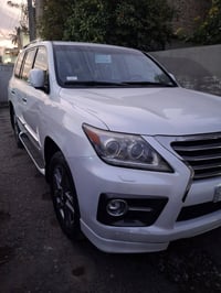 لكزز ٢٠١٤ سياره جاهزهة ومواصفات الكزز معروفه رقم اربيل بسمي مكانه بغدا...