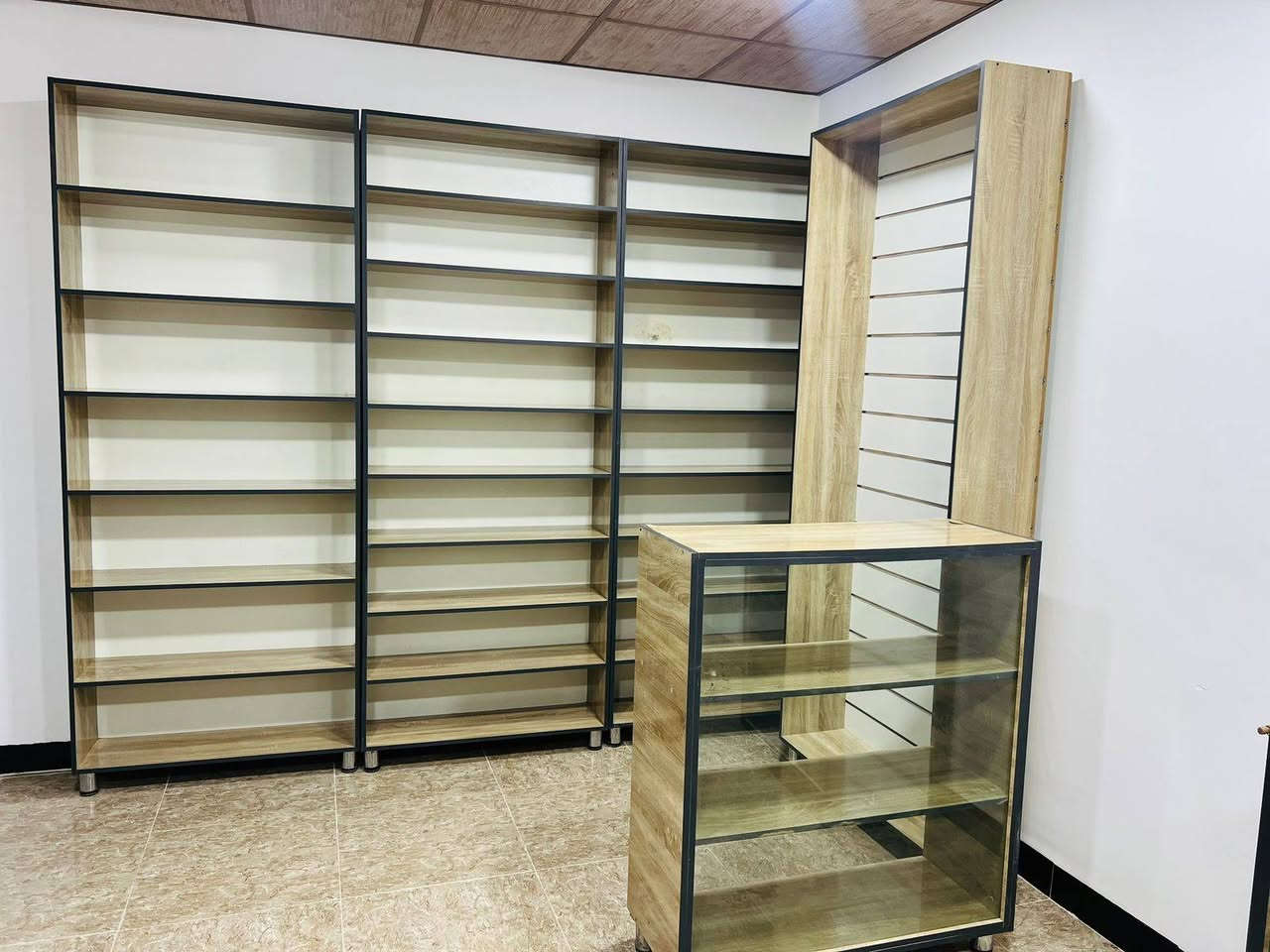 السلام عليكم
للبيع باترينات أو رفوف محل  العدد 3 مع عارضة اكسسوارات عدد1  مع ميز طول  120سم للبيع  خشب mdf اصلي ضمان شغل وتفصال على ايدي جدد أستخدام قليل اي كسر او شخط مابيهن المكان ديالى المقداديه 
للاستفسار أكثر وعن السعر الاتصال على الرقم 
***********
