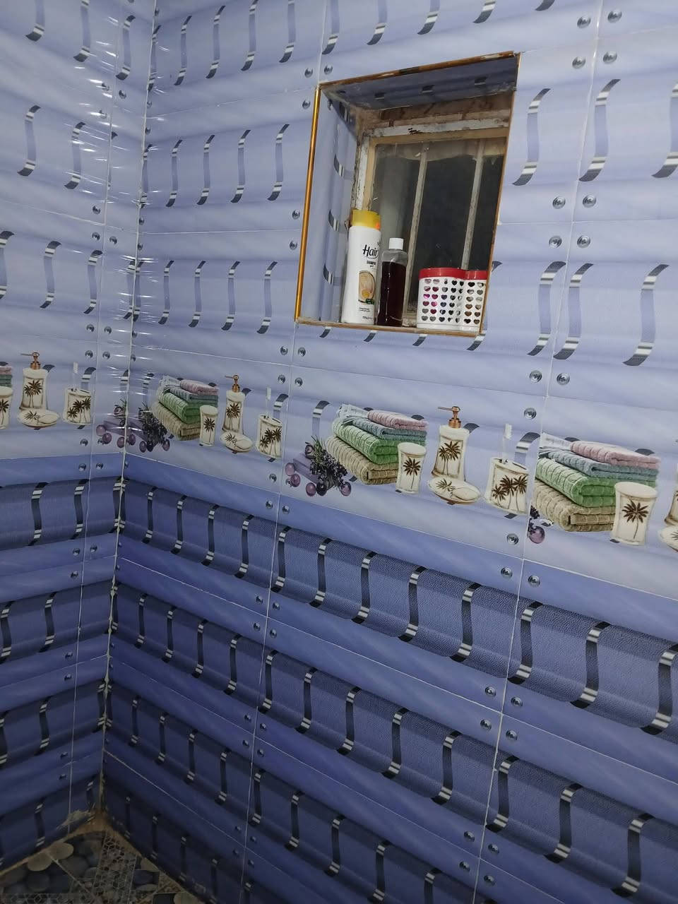 دار للبيع حي الوحدة الثانيه قرب روضة البيارق المساحه ١٧٠ الواجهه ٨ ونص نزال ٢٠  طابو صرف بأسمي  بناء طابقين ٢٠١٨
مرتفع متر عن الشارع بناء عكاده
الطابق الاول
غرفة نوم استقبال  صاله مطبخ حمام منور عدد٢ كما موضح في الصور
الطابق الثاني
غرفتين نوم  وصاله وصحيات  بالاضافه إلى سطحين كبير وصغير
للاستفسار  موبايل ***********
