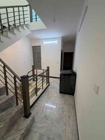 سلام عليكم مشتمل للبيع. المساحه 60 متر 
الواجهه 4. متر.  والنزال. 15   متر.  بناء حديث زيرو 

المحتويات استقبال ومطبخ وحولي وثلاث غرف نوم 

الموقع. الطالبيه مربع خلف شارع سعد مبارك لاستفسار اكثر 

لاتصال او مراجعه  مكتب لأقمار للعقار 

***********☎️
