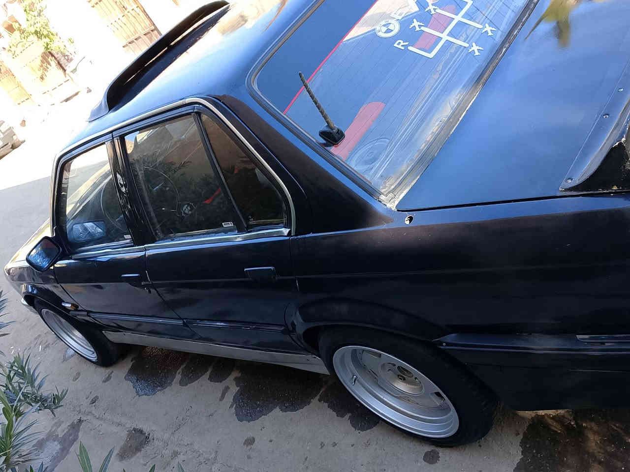 سلام عليكم
زعره 325 مفتوح 
كير عادي جاترك اكسل قفل 
مكينه جديده شاديها 
سياره ما بيها زلغ أو رصعه 
تخم تاير جديد 
رقم انبار صاحبها يريد تحويل 
سعرها ٣٥وبيها مجال بصيط
عنواني بغداد الحسينيه مال راشديه
***********
