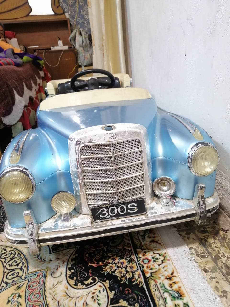 السلام عليكم
سيارة كلاسك مال اطفال شحن للبيع
جانت شغاله حاليا بطاريتها منتهيه ينرادلها تبديل 
مكاني بغداد 
*********** بغداد, العراق
