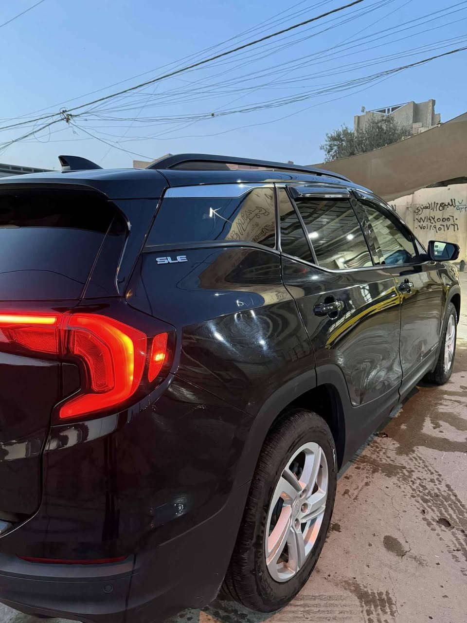 السلام عليكم
جمسي تيران 2019,,
مواصفات ،،،،،،،SLT

بانوراما سقف 
تحديد مسار الشارع 
رادار امامي جانبي 
توقف ذاتي 
نضام انزلاق 
نضام اعطال 
نضام ايكو سبورت نورمال 
محرك 2000,,تربوو،،،
كشنات جلد كشنات هيتر امامي 
كامرى دواره خلفيه 
لايت ال اي دي زينون 
كشافات ضباب كثيف 
تبريد وتكييف الهواء مركزي 
بصمه تشغيل بصمه ابواب 

وبعد بيها مواصفات 
المحرك والجير بحاله ممتازه 

السعر المطلوب 155,,,ومجال الطيبين 
للستفسار اتصال ***********
