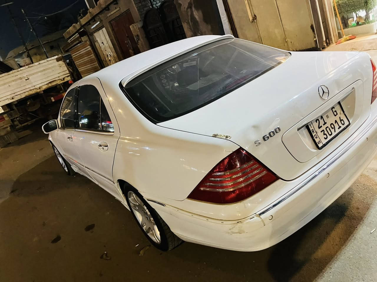 السلام عليكم ورحمة الله وبركاته s500
موديل 2003 
رقم سليمانيه شرط التحويل
مكانه بغداد مدينة الصدر 
كير +مكينه كفالة ادامه صارله يومين كامله 
كشنات غرفه. 100/100
صبغ جاملغ  فقط هلال 
مكفوله  من الحادث 
 ماشيه 70 الف 
حساس امامي خلفي 
محور دبلات درجة اولى
باب طويل
كشنات 4جلد+ تدفئة+تبريد+ كهرباء 
بيبان شفط
مثبت سرعه 
برده كهربائية 
4 بصمات
شاشه كار بلي + كاميرا 
سعره. 130 ومجال بسيط 
فول 1*1
 اتصال ***********
