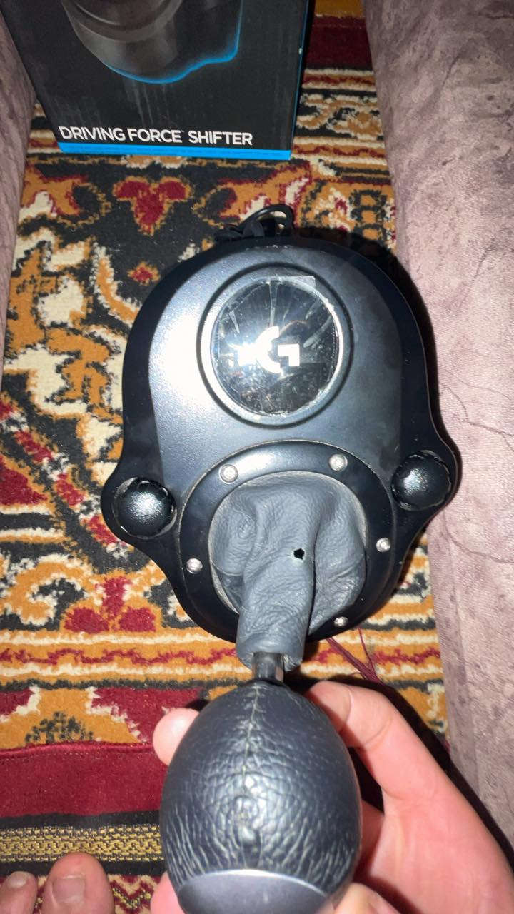 السلام عليكم 
كير لوجتك بي فقط زرف شغال وكامل سعره 45
دواسات شغالين سعرهم 60اذا اثنينهم احسبهم الك 100
***********
