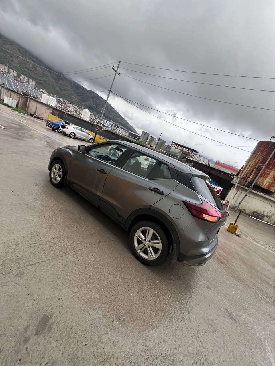 نيسان كيكس موديل ٢٠٢٣
ماشيه فقط ٣٤ ألف كيلو متر
رقم دهوك وموجوده بدهوك
رقم وسنوي وهزه جديده ٢٠٣١
سياره باسمنا تحويل اقل من ساعه
مكانها دهوك داخل دهوك 
سياره على وضع شريكه 
احلى من الصوره دينار مابيها مصرف
سياره دبل كير وتوماتيك 
شاشه وكاميره وحساس 
تحديد سرعه و لايت زينون 
اكو هوايه مواصفات اخرى 
سياره قطعتين صبغ فقط 
بونيد مع جاملوغ يم سايق 
جملوغ يم سايق واصله رأس شاصي
شي اصبعين مو اكثر 
ايرباك فقط برده باقي وضع شريكه
طبعا رقم شاصي هم موجوده 
سعرها ١١٩ ورقه مجال قليل
*********** بيها واتس اب دهوك, العراق
