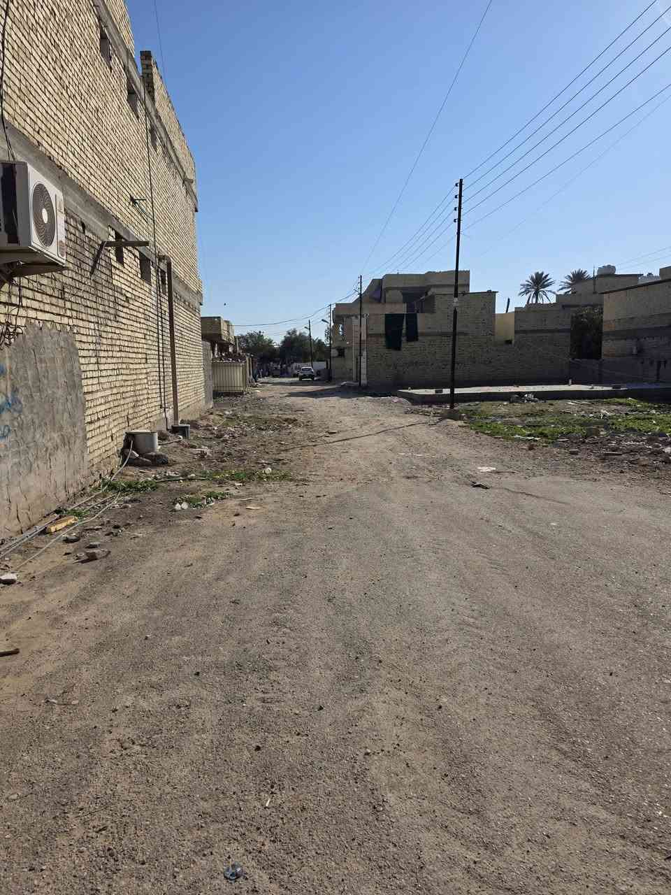 سلام عليكم قطعة ارض للبيع خلف السده قرب مدرسه درة السلام بسعر مناسب جدآ ..... واجها ٥ /نزال ١٥/يعني ٧٥ متر ...... للاتصال ***********
